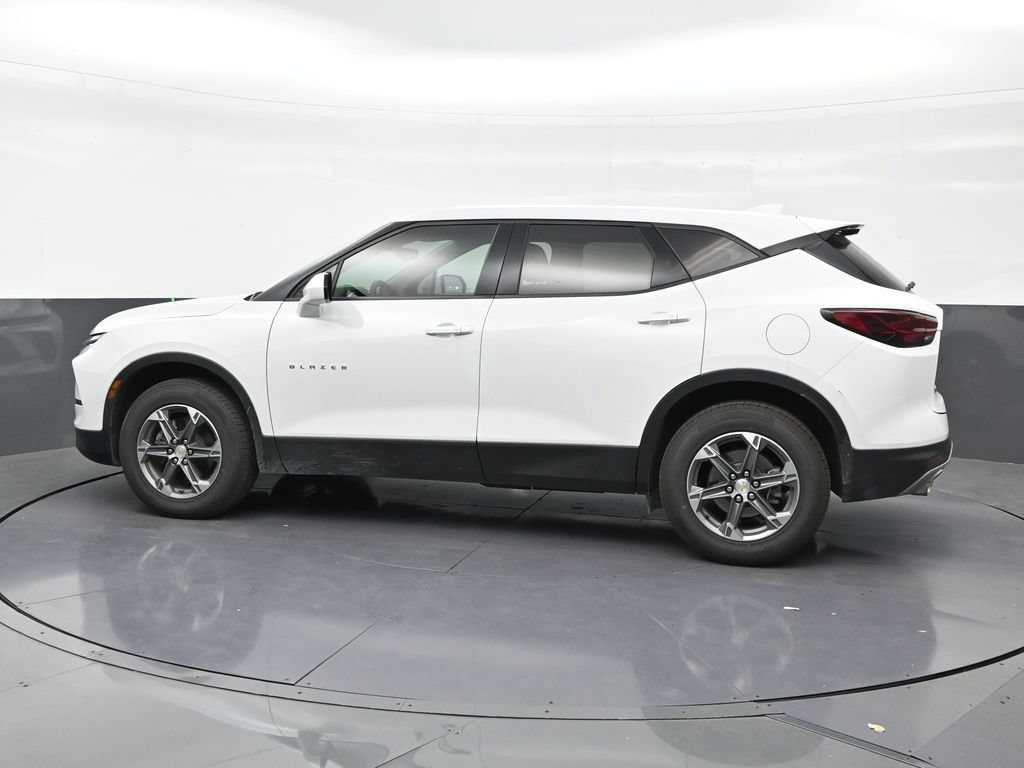Used 2024 Chevrolet Blazer LT FWD image 2