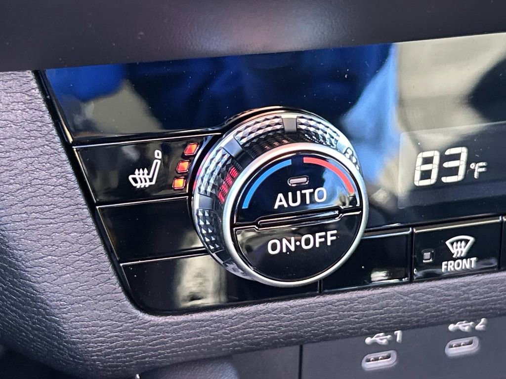 New 2025 Mitsubishi Outlander SE image 28