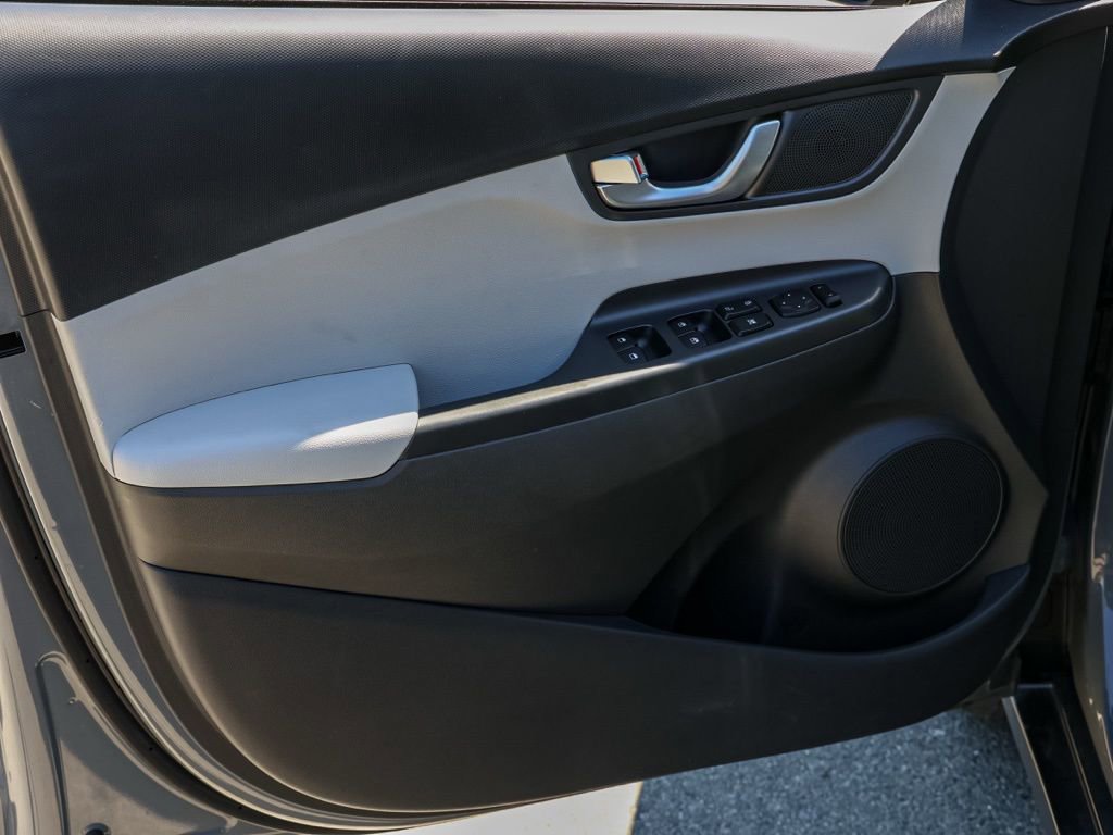 Used 2023 Hyundai Kona SE w/ Cargo Package image 23