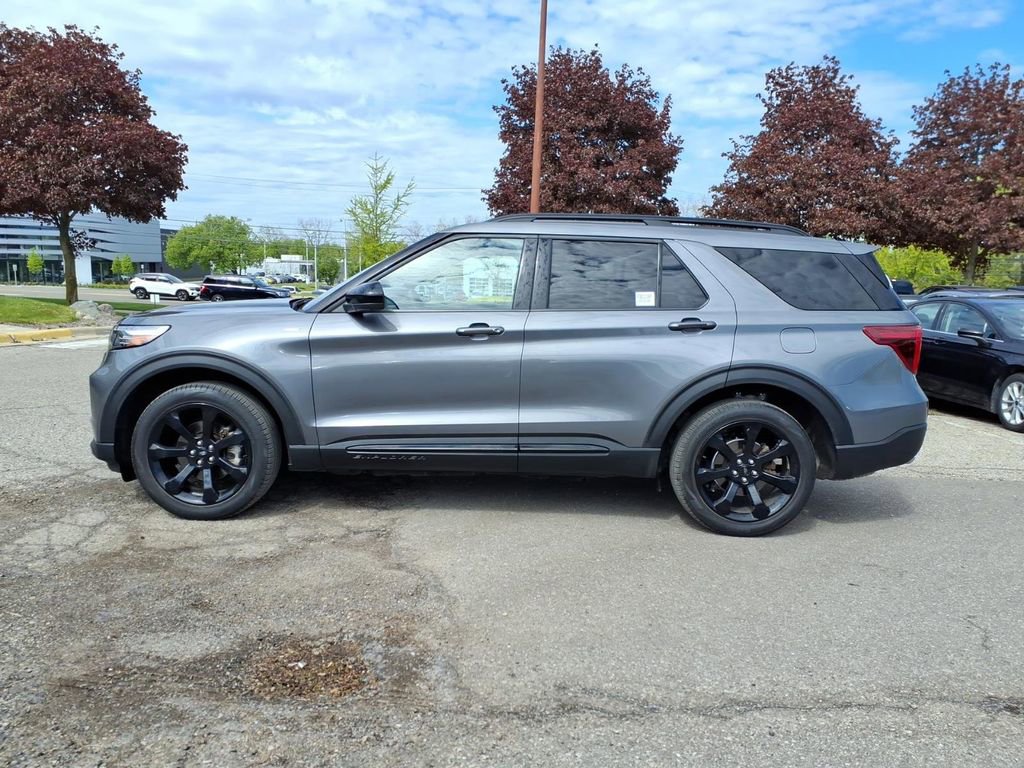 Certified 2023 Ford Explorer ST-Line AWD/4WD image 2