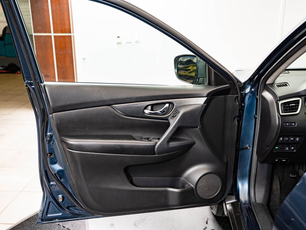 Used 2015 Nissan Rogue SL AWD/4WD image 26
