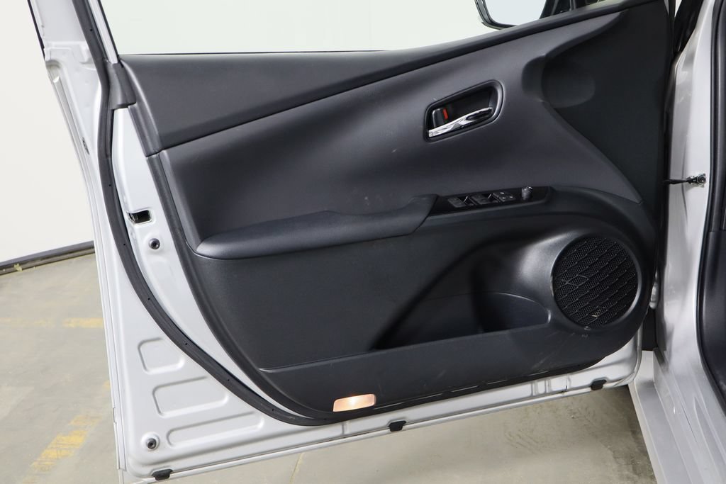 Used 2020 Toyota Prius Prime XLE FWD image 11