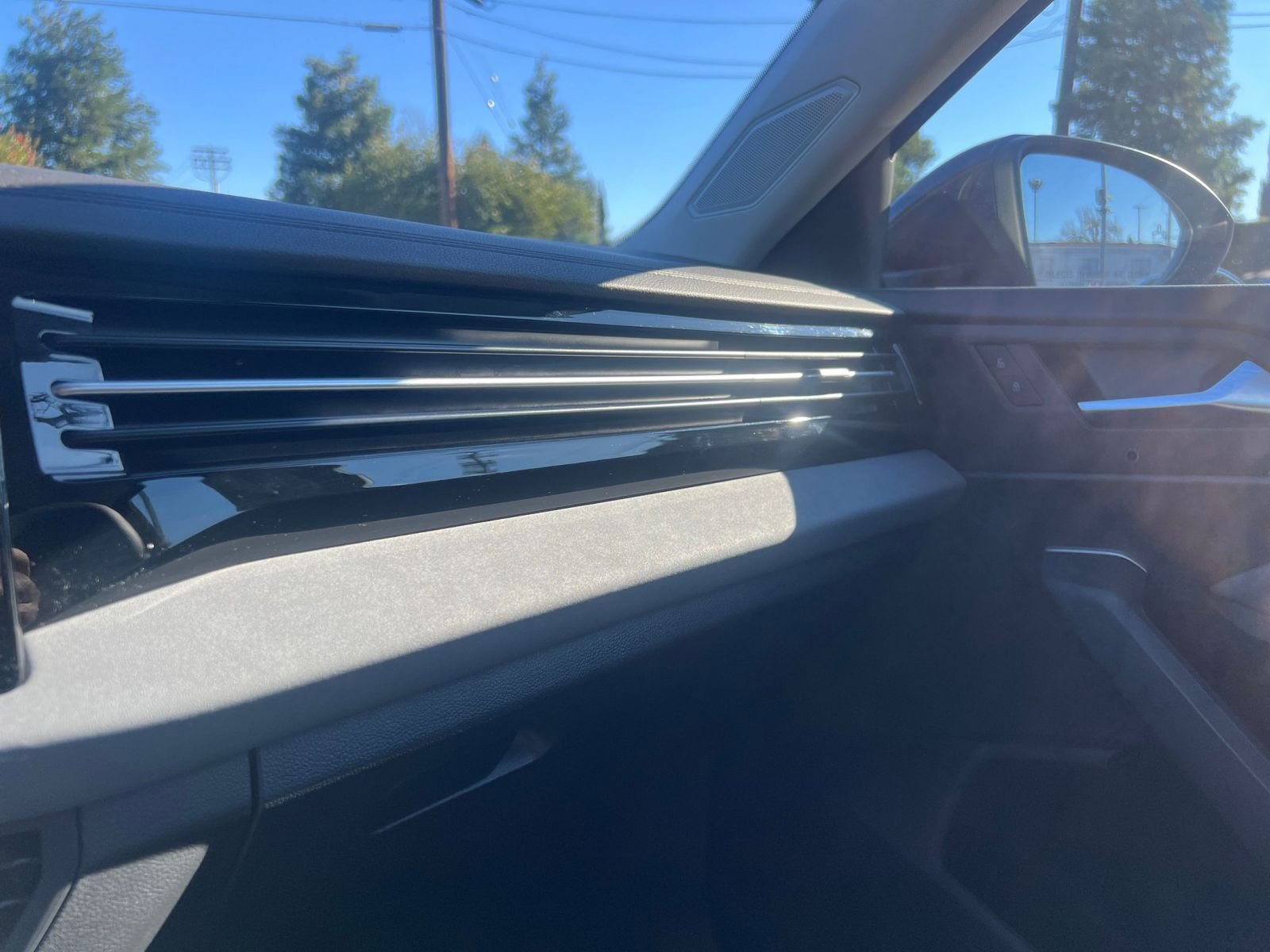 Used 2025 Volkswagen Jetta SE image 35