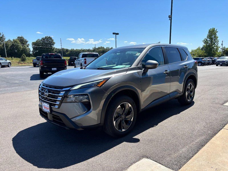 Used 2024 Nissan Rogue SV image 8