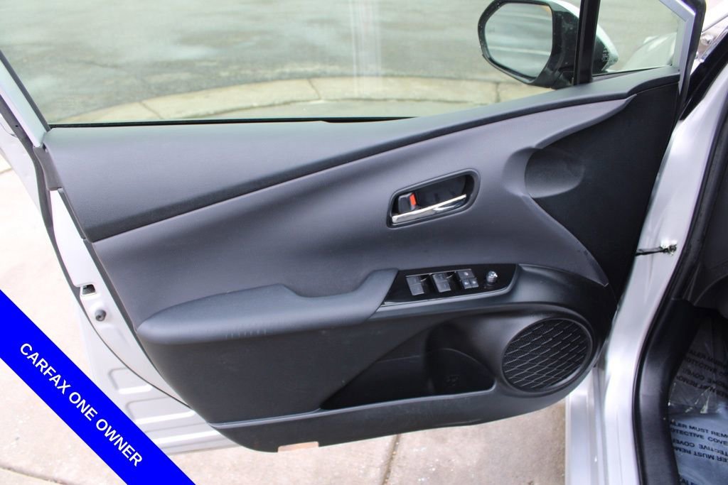 Used 2020 Toyota Prius LE image 19
