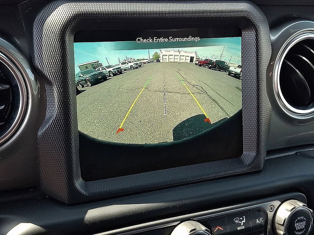 Used 2022 Jeep Wrangler Unlimited Sahara w/ Cold Weather Group AWD/4WD image 19