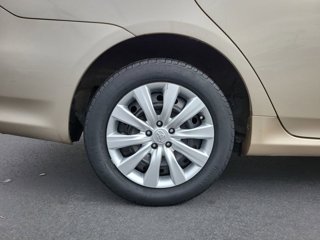 Used 2013 Toyota Corolla LE image 7