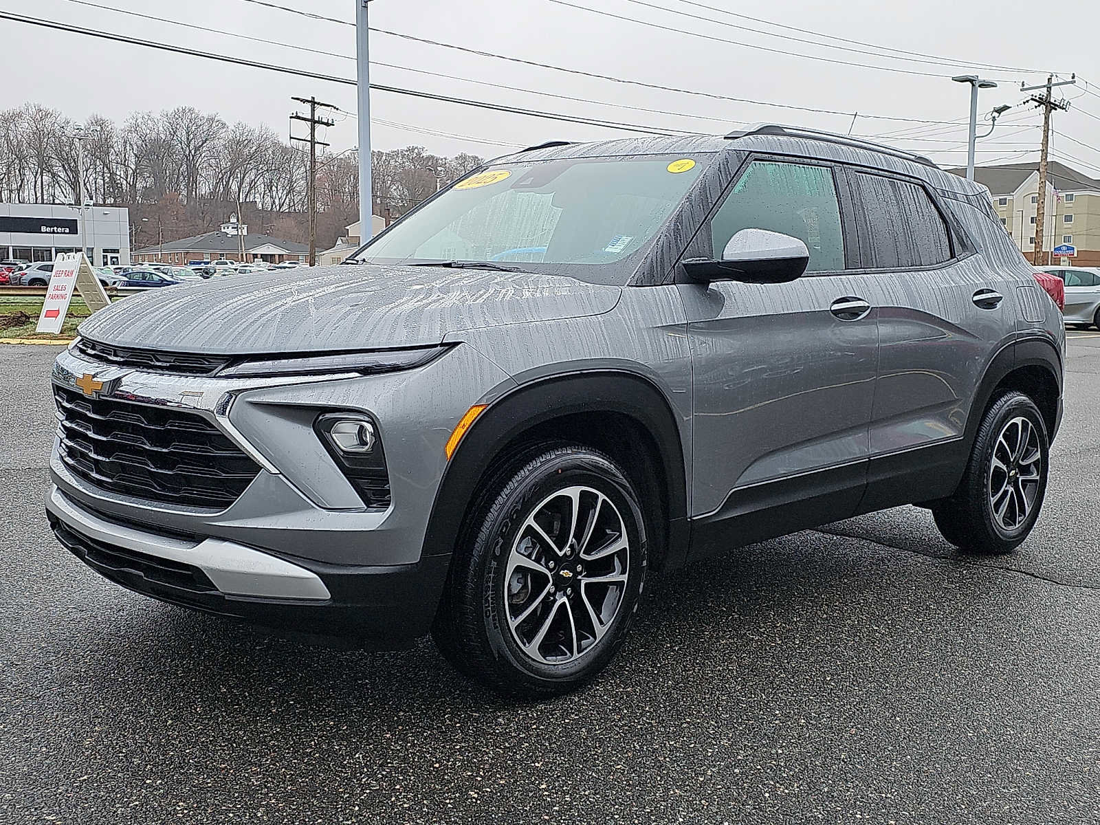 Used 2025 Chevrolet TrailBlazer LT AWD/4WD image 3