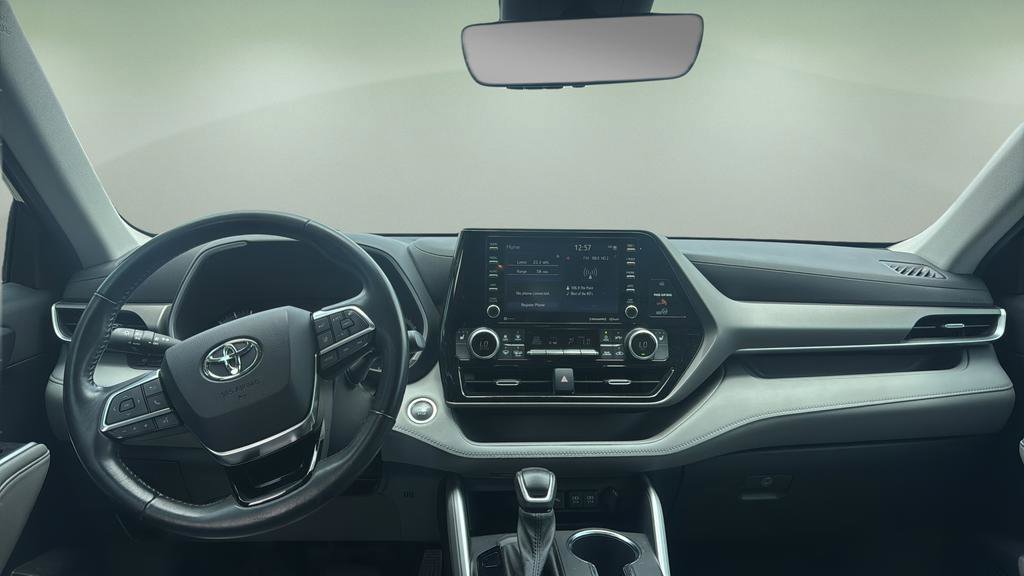 Used 2020 Toyota Highlander XLE FWD image 9