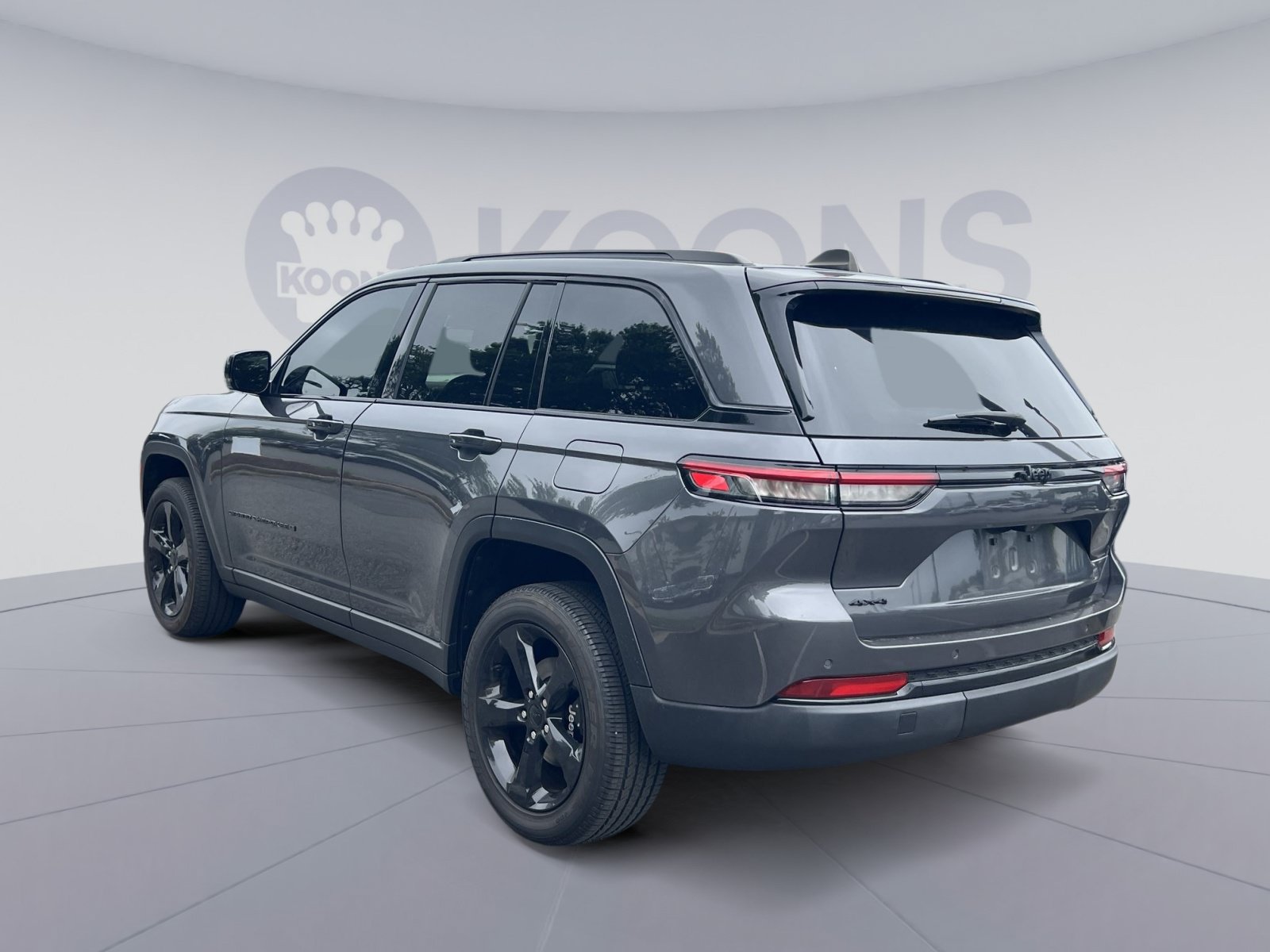 Used 2024 Jeep Grand Cherokee Altitude AWD/4WD image 4