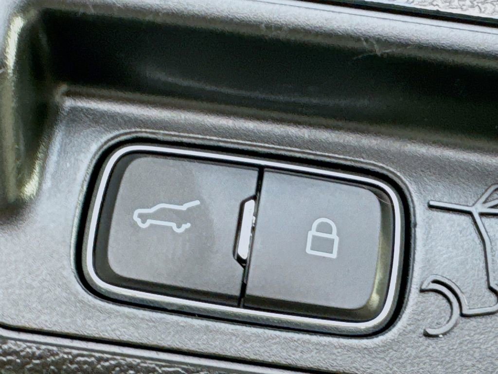 Used 2023 Ford Explorer XLT w/ Equipment Group 202A image 33