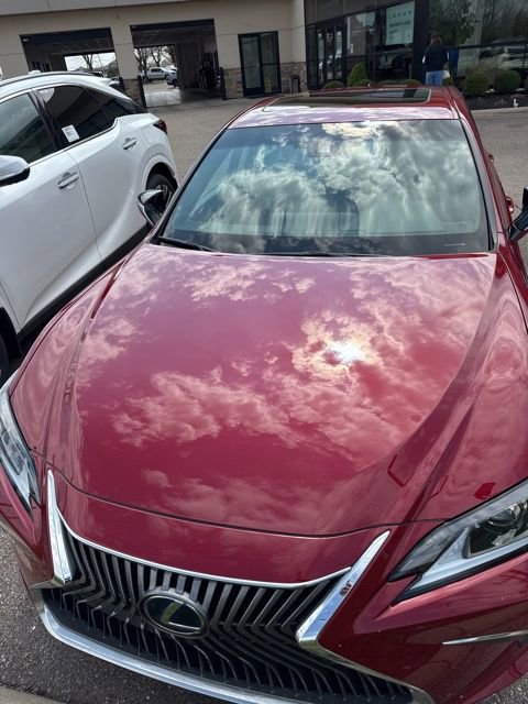 Used 2021 Lexus ES 300h w/ Premium Package image 2