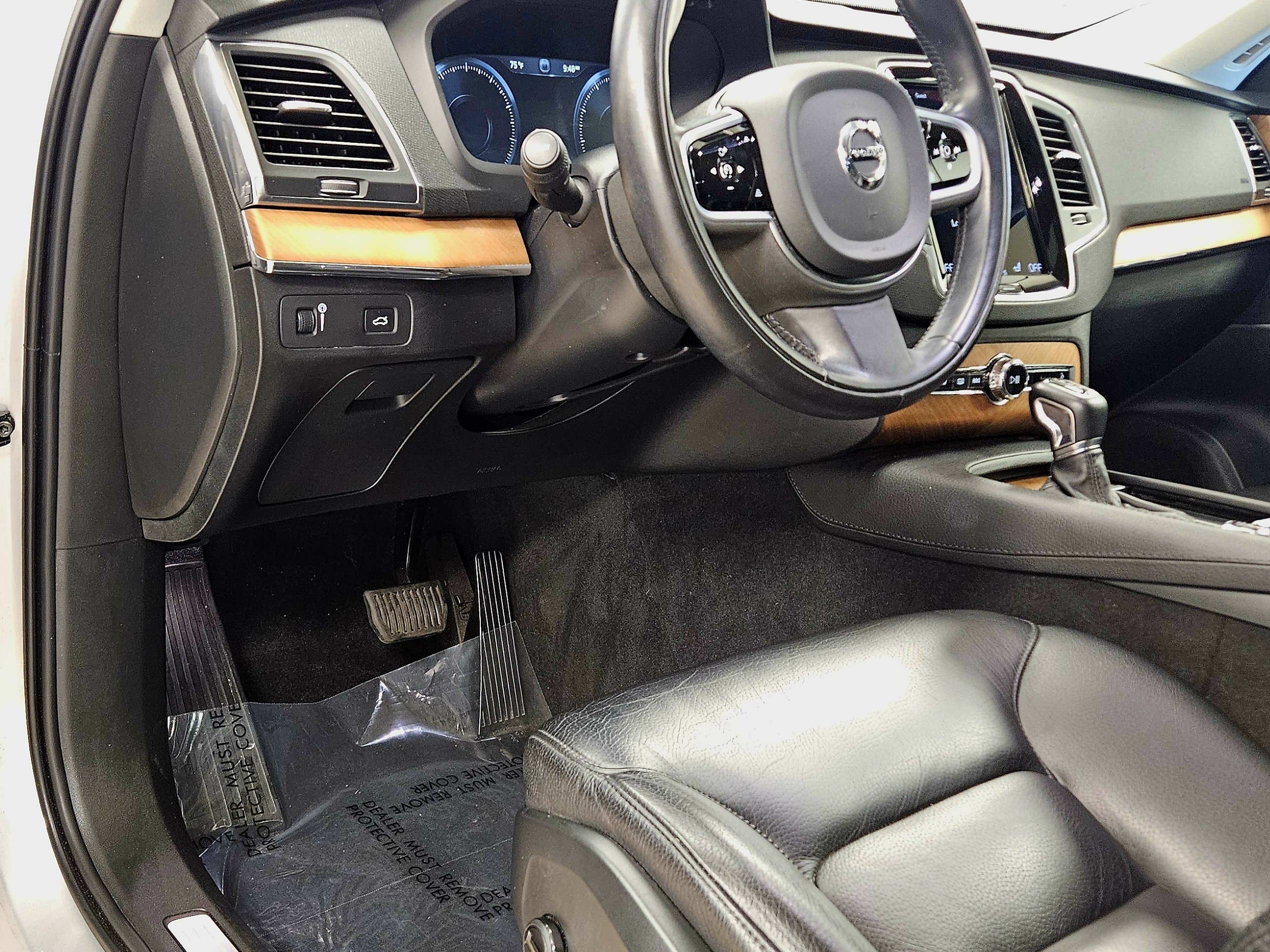Used 2021 Volvo XC90 T6 Momentum w/ Protection Package Premier AWD/4WD image 42