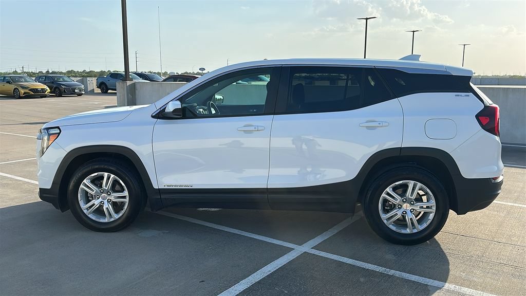 Used 2024 GMC Terrain SLE FWD image 9