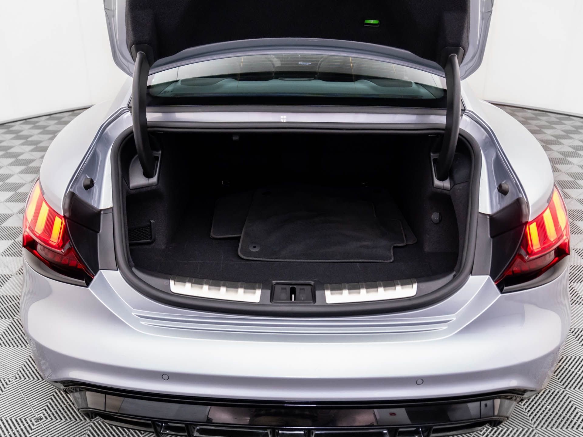 Used 2022 Audi e-tron GT Prestige w/ Prestige Package image 32