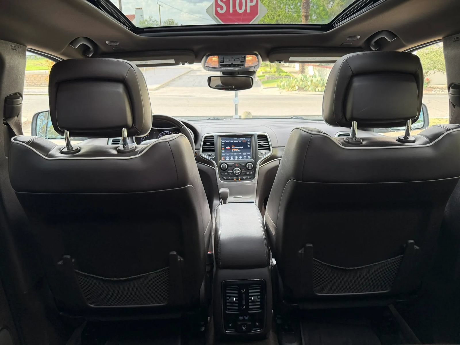 Used 2018 Jeep Grand Cherokee Overland AWD/4WD image 15