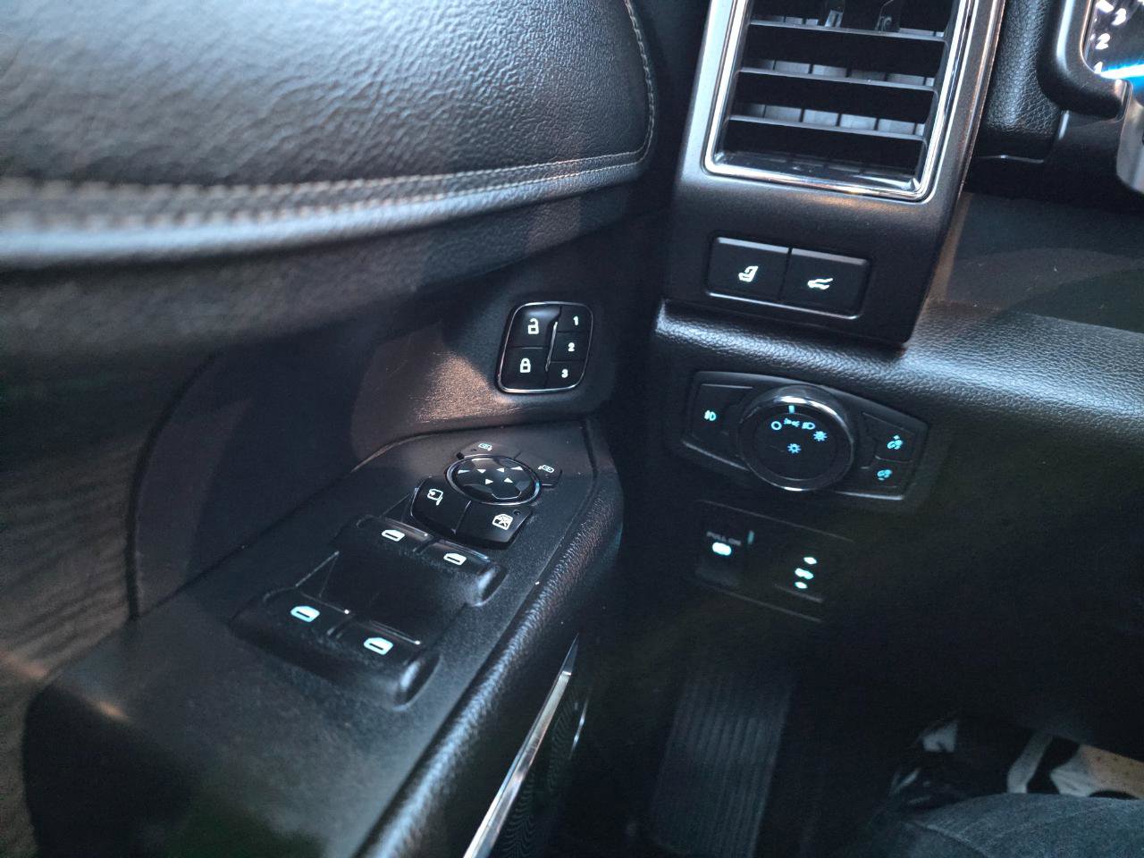 Used 2018 Ford Expedition Limited image 26