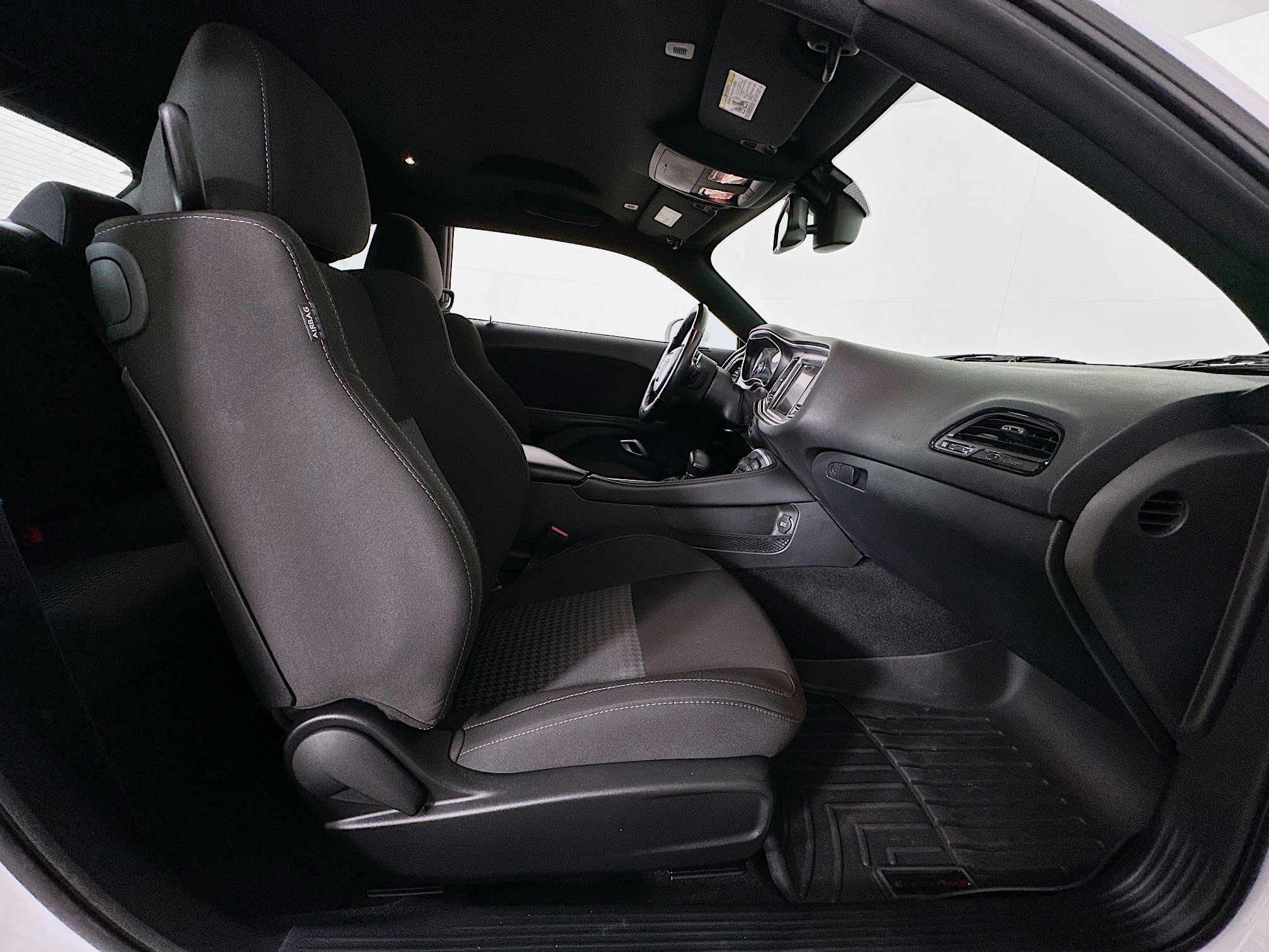 Used 2022 Dodge Challenger R/T w/ Performance Handling Group image 28