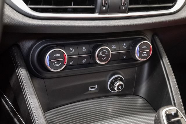Used 2023 Alfa Romeo Stelvio Veloce AWD/4WD image 18
