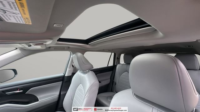 Used 2025 Toyota Highlander XLE image 12