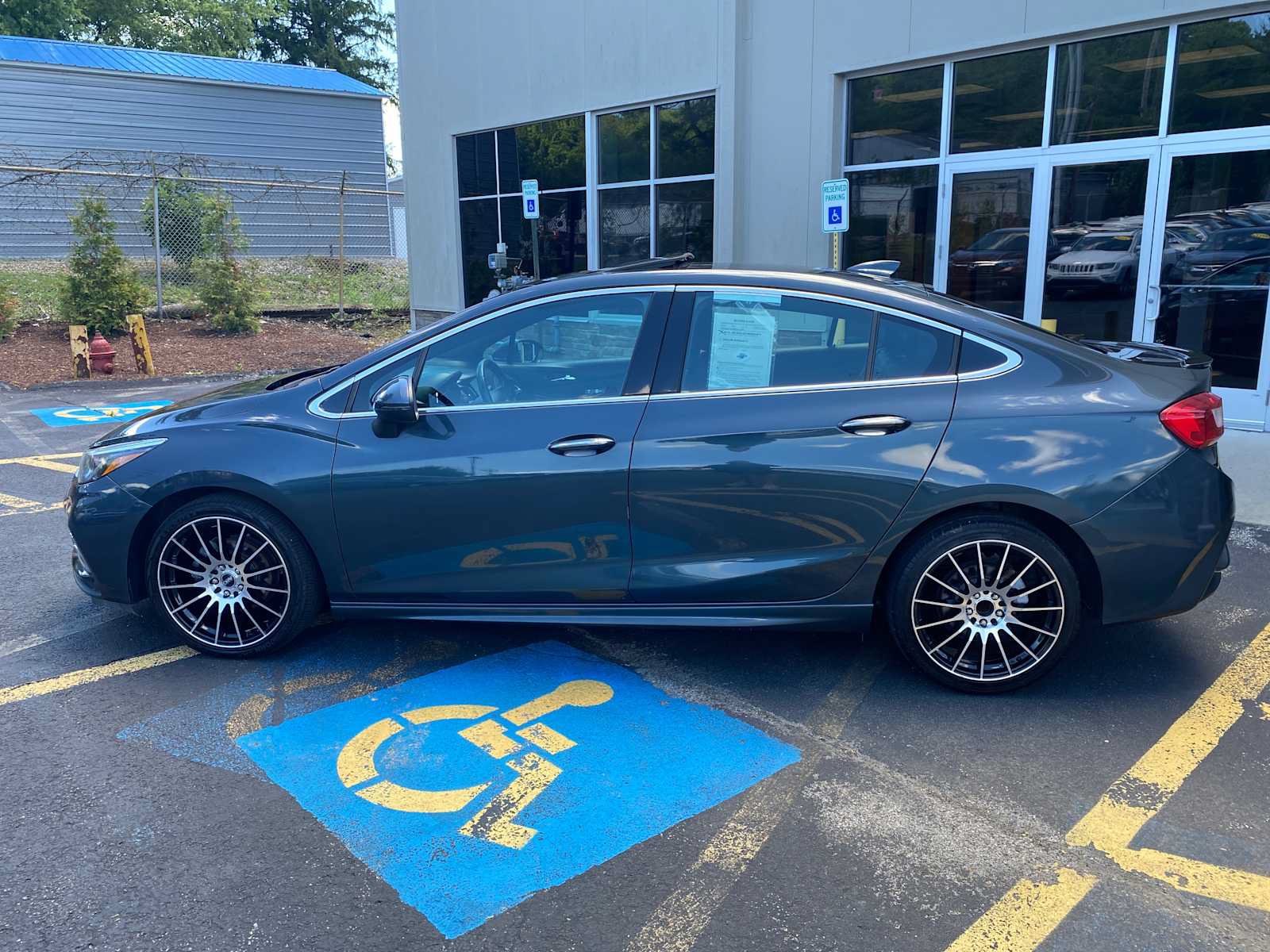 Used 2017 Chevrolet Cruze Premier FWD image 14