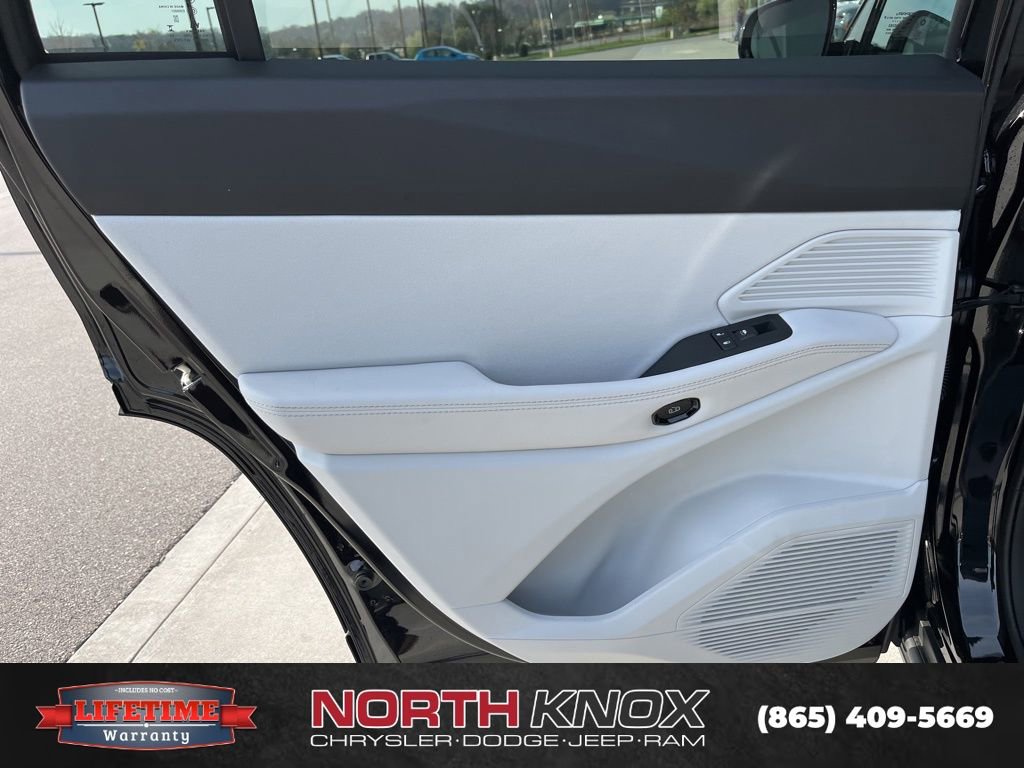 New 2026 Jeep Cherokee Laredo image 14