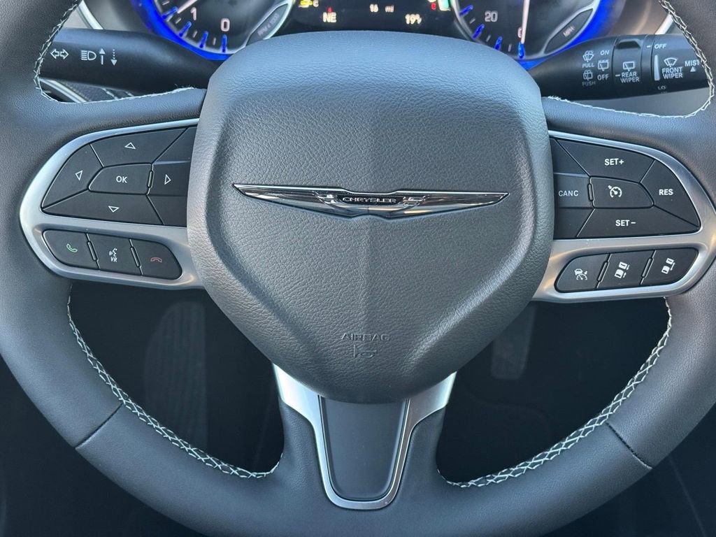 New 2026 Chrysler Pacifica Limited w/ Trailer Tow Group AWD/4WD image 14