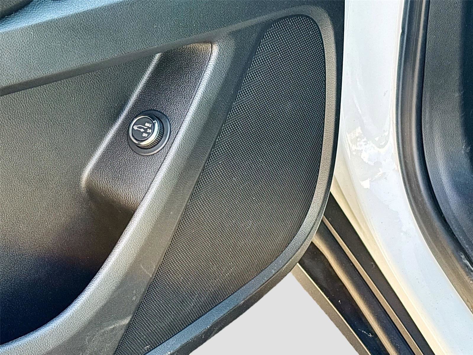 Used 2020 Chevrolet Traverse LT w/ Driver Confidence II Package image 20