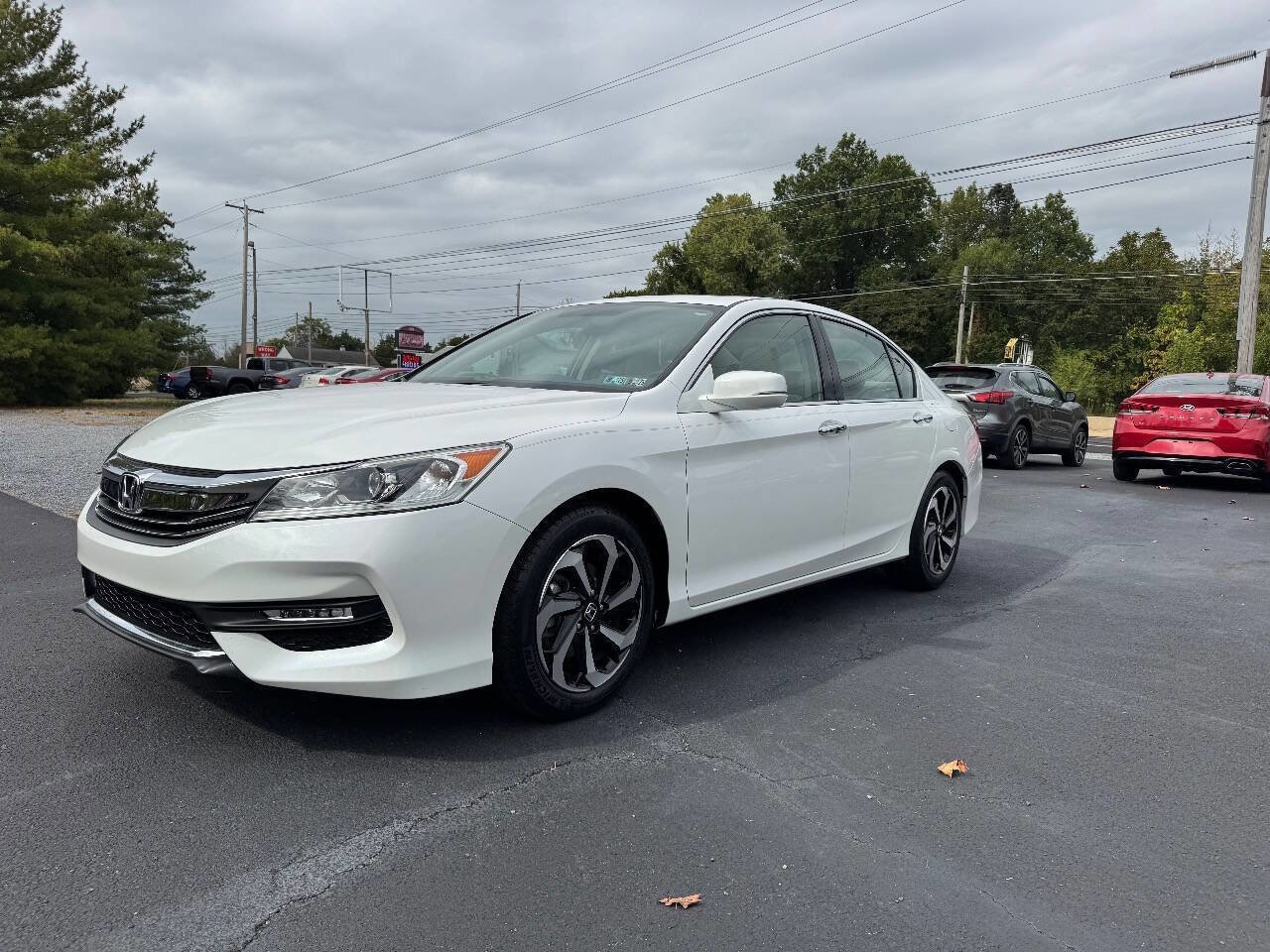 Used 2016 Honda Accord EX image 2