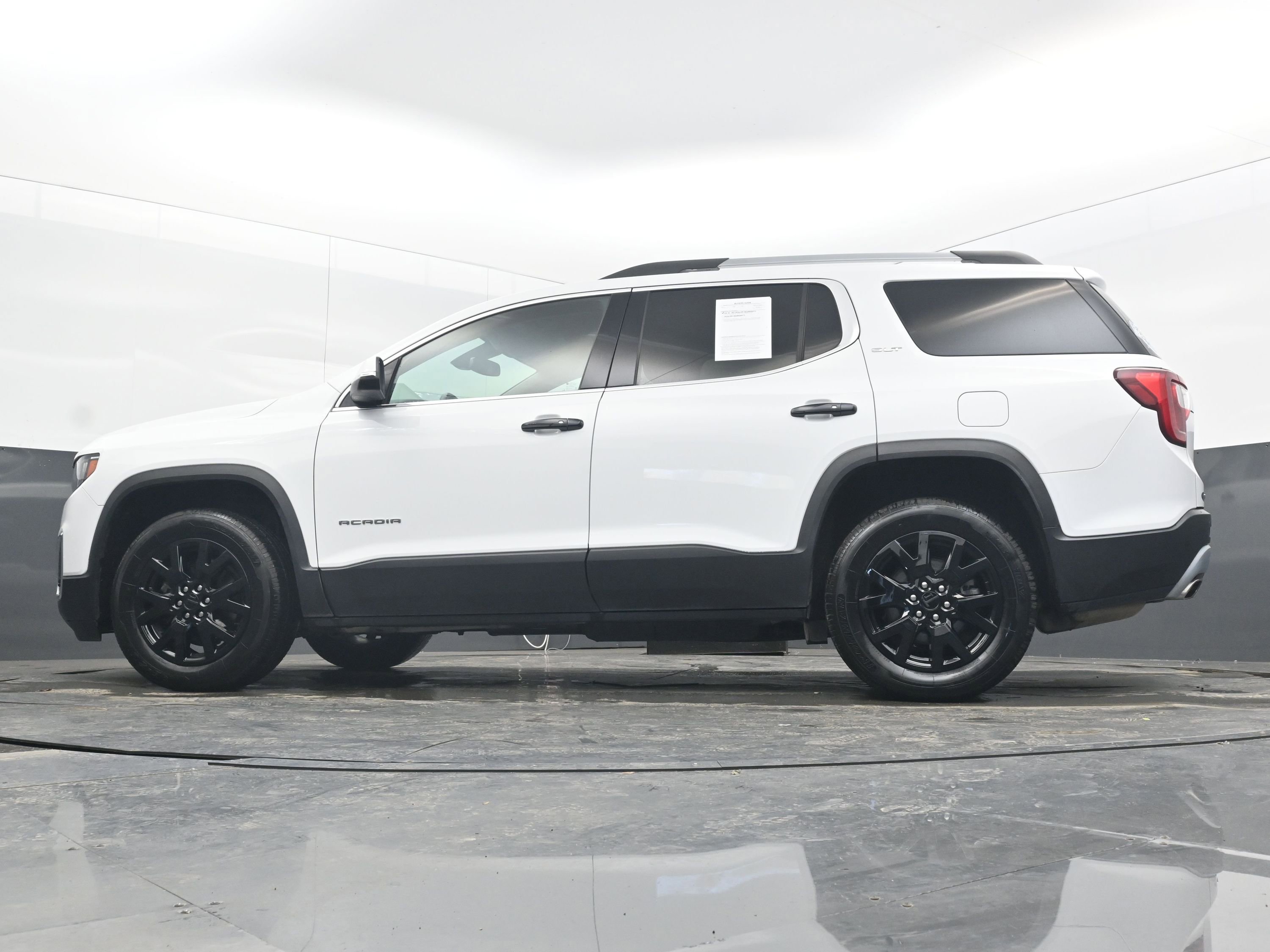 Used 2023 GMC Acadia SLT image 24