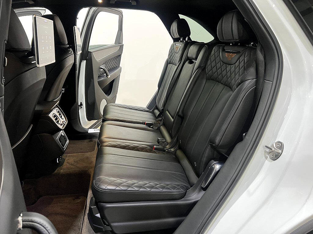 Used 2019 Bentley Bentayga image 13