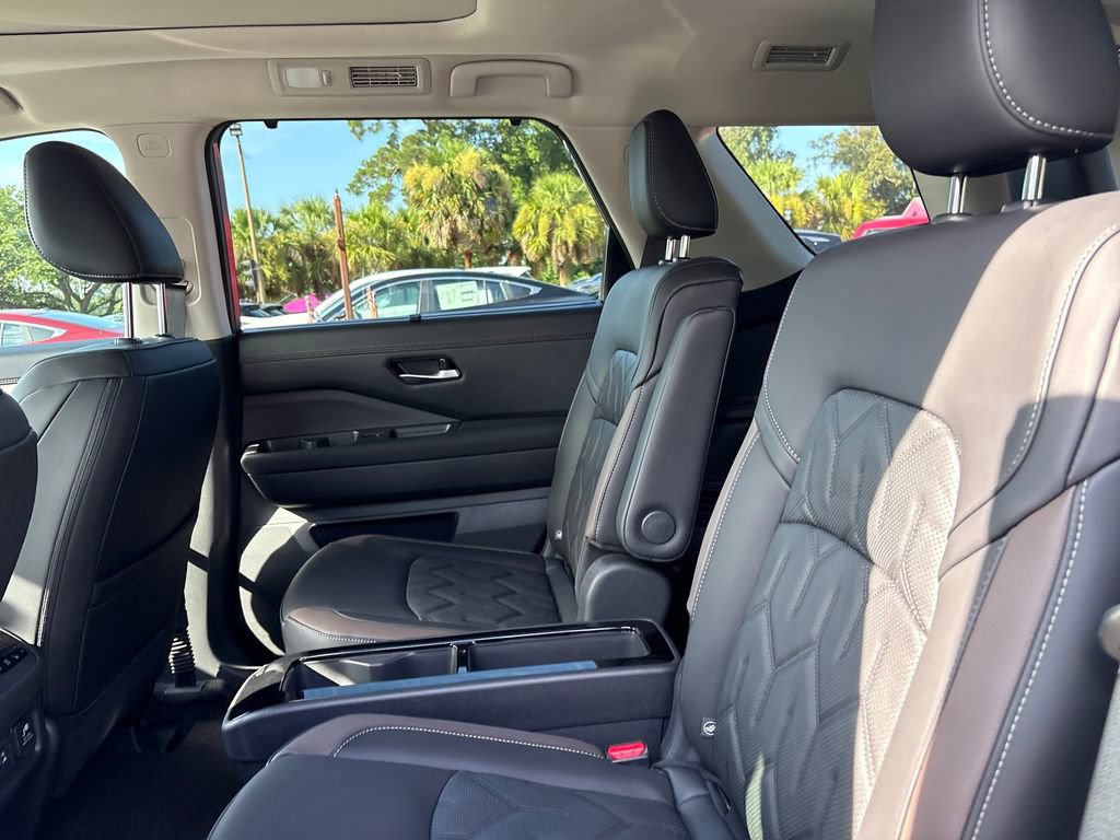 New 2026 Nissan Pathfinder Platinum FWD image 21