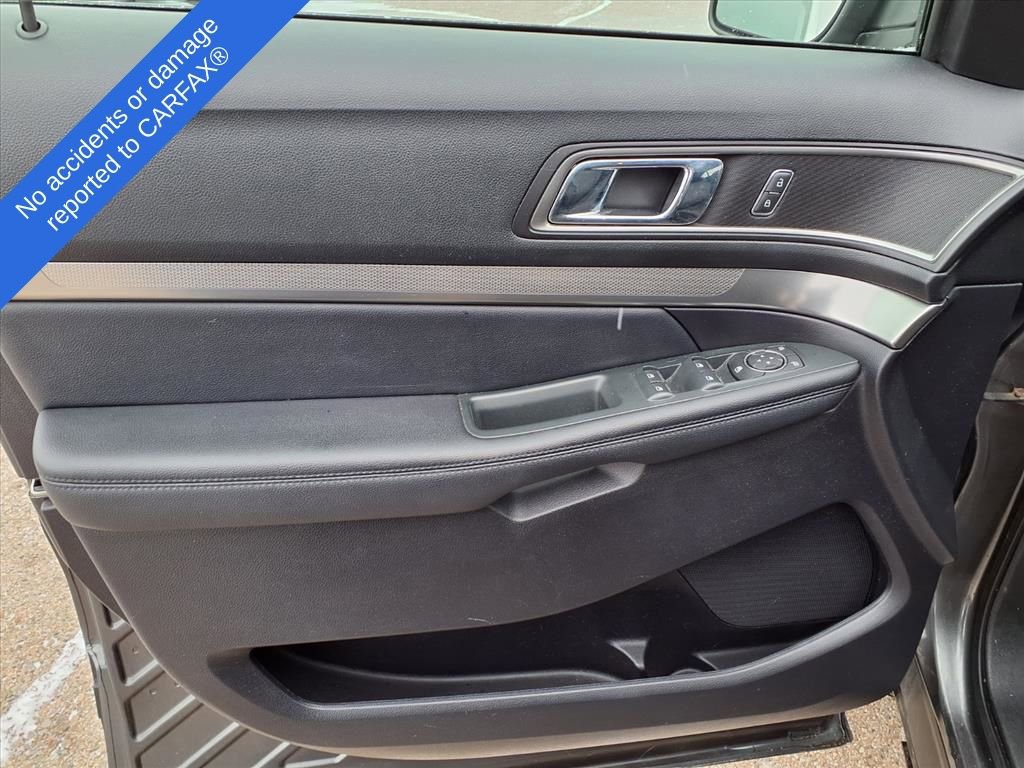 Used 2019 Ford Explorer XLT image 14