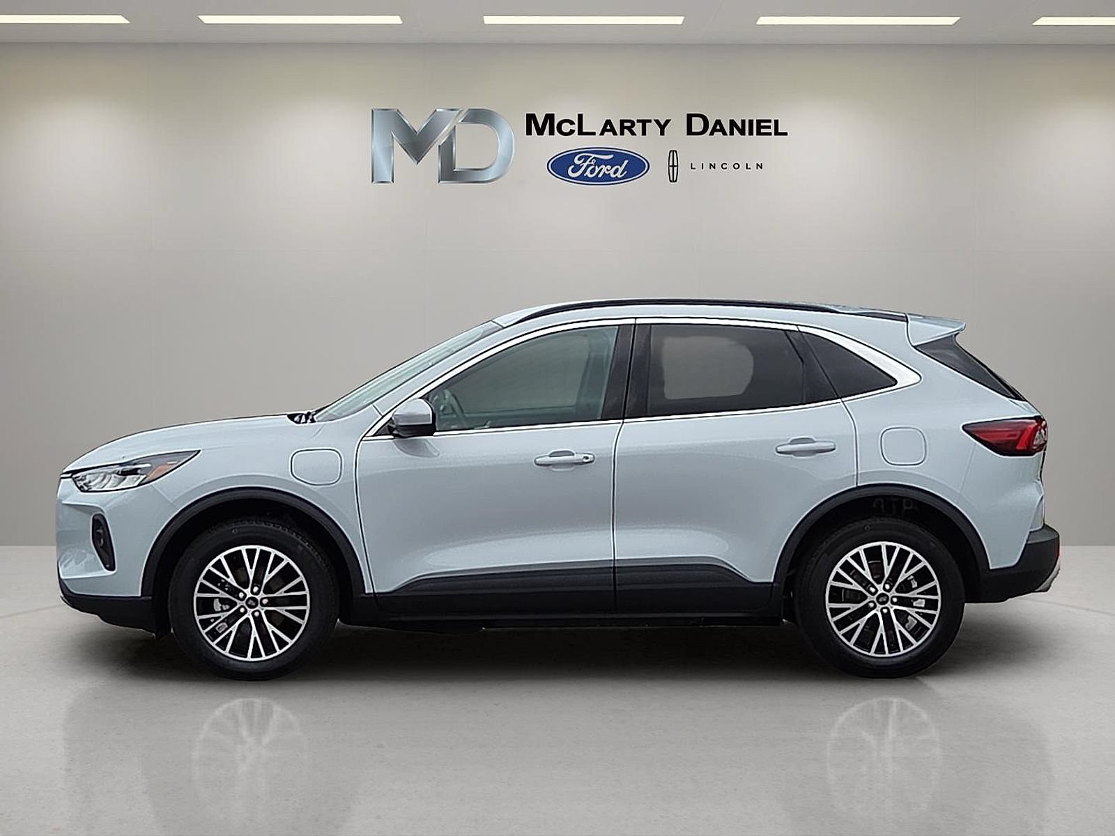 Certified 2025 Ford Escape SE FWD image 3