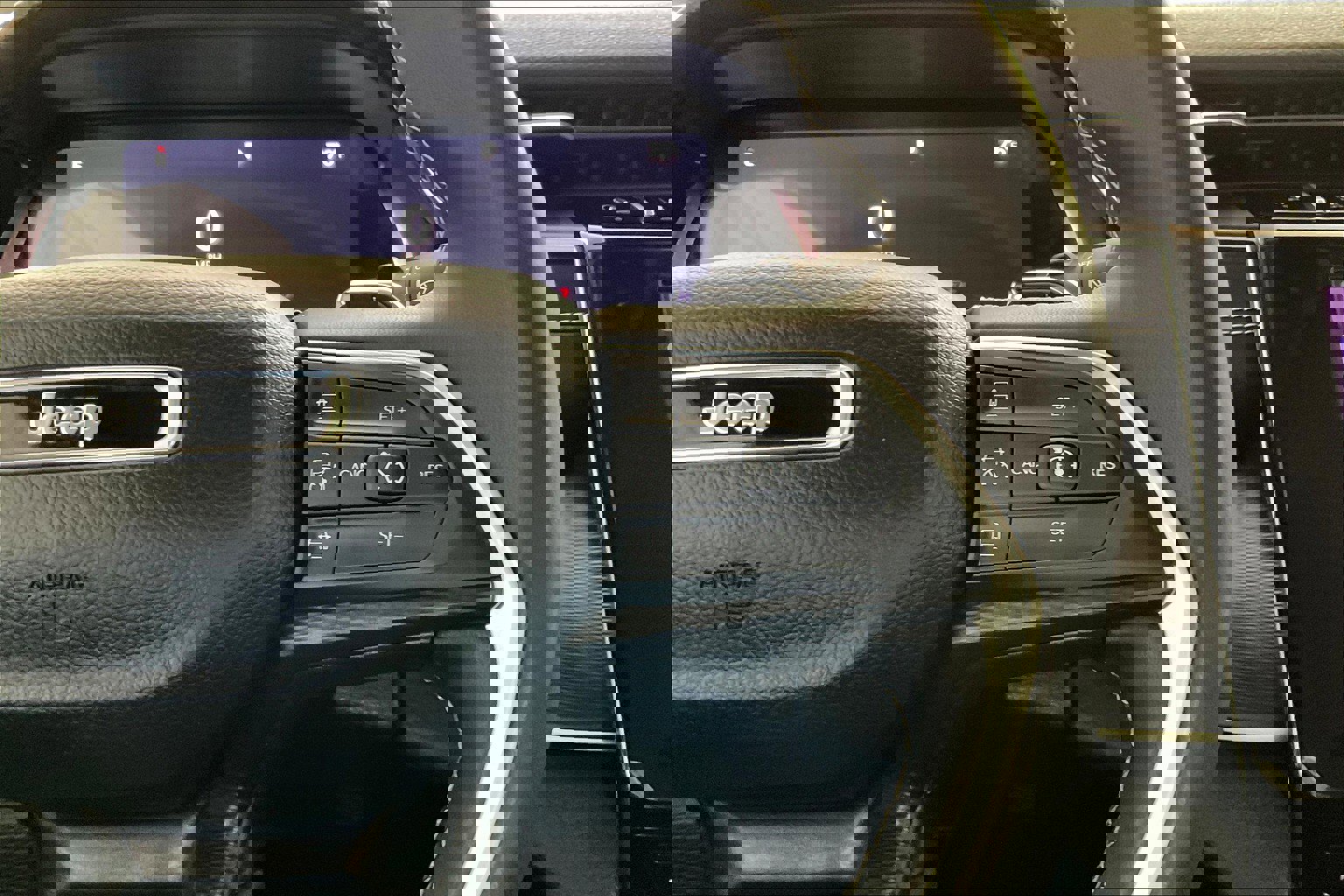 Used 2023 Jeep Grand Cherokee L Laredo image 22