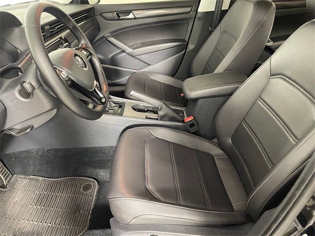Used 2020 Volkswagen Passat 2.0T R-Line image 2