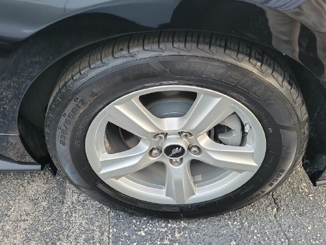 Used 2019 Ford Mustang Coupe RWD image 6