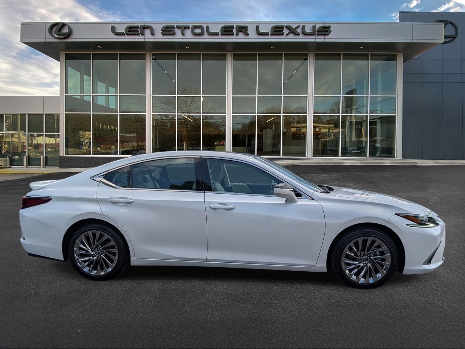 Certified 2025 Lexus ES 350 Ultra Luxury w/ Accessory Package (Z1) FWD image 2