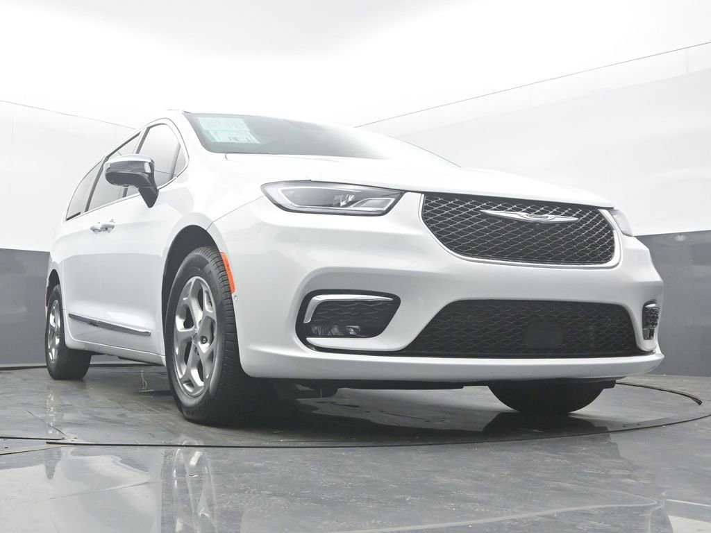 Used 2023 Chrysler Pacifica Limited AWD/4WD image 53