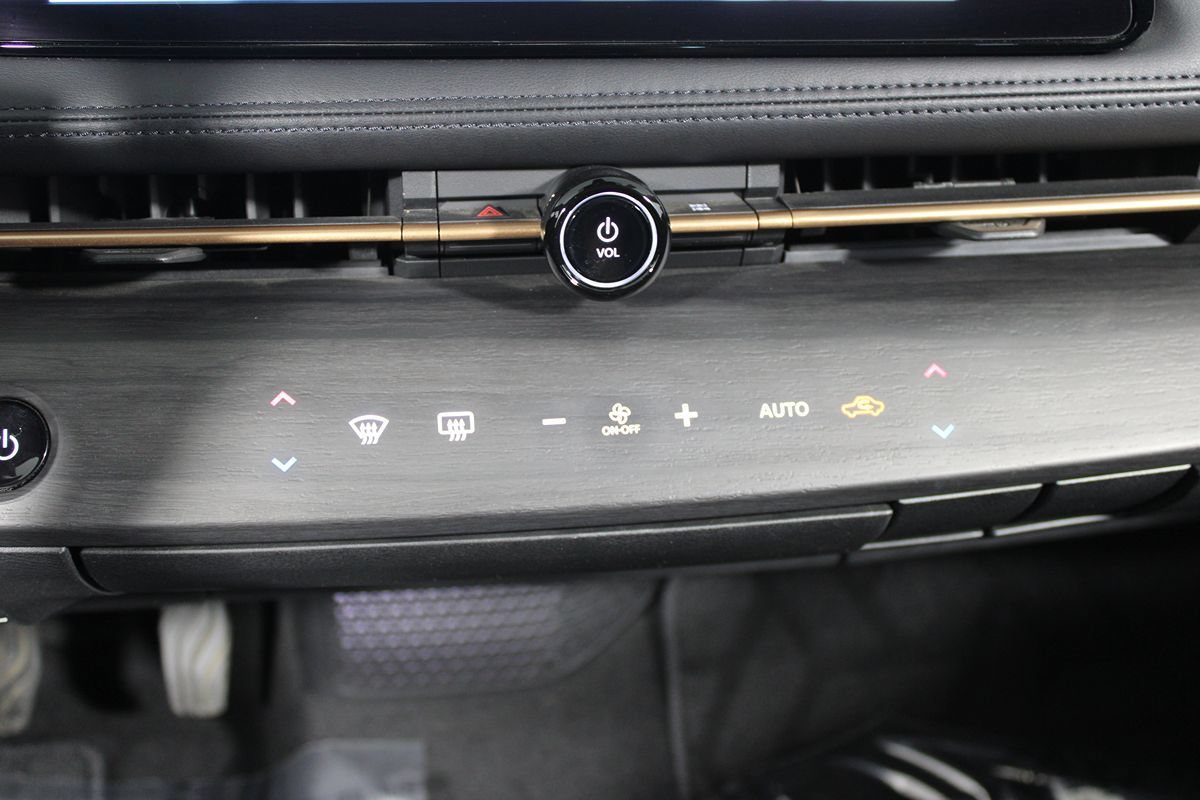 Used 2023 Nissan Ariya FWD image 16
