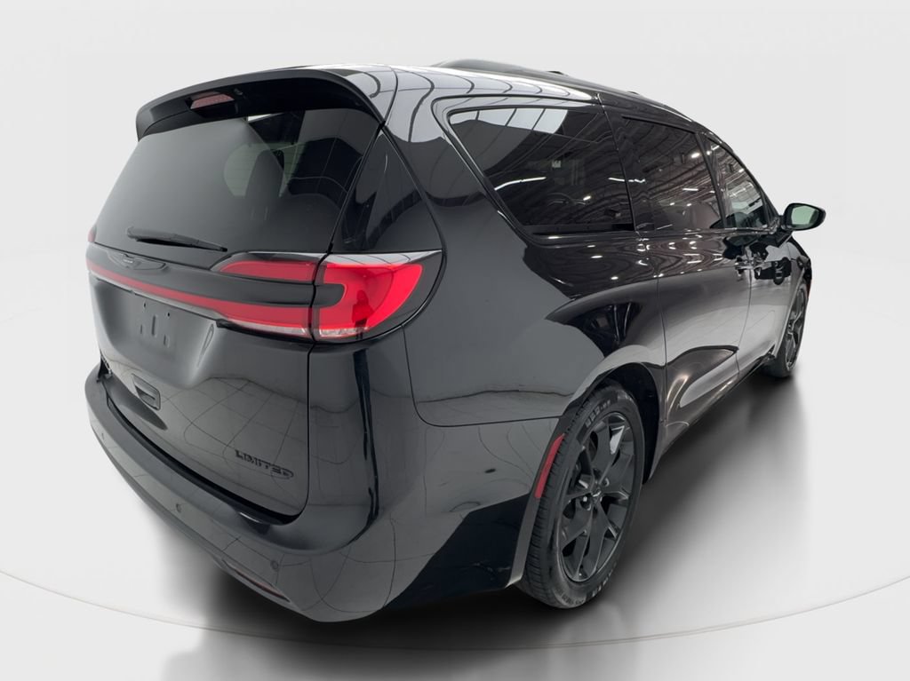 Used 2025 Chrysler Pacifica Limited FWD image 7