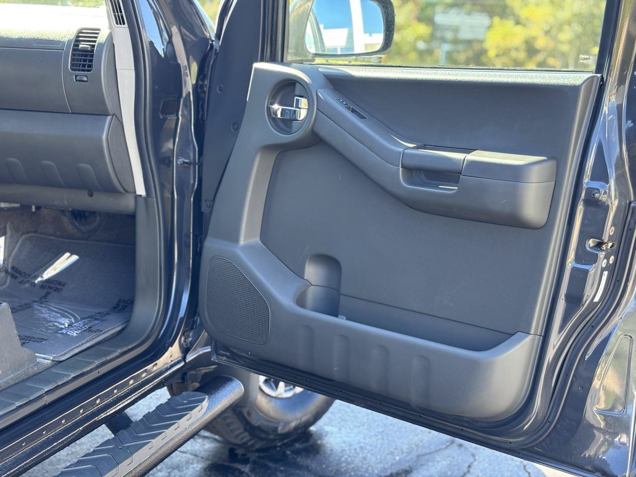 Used 2014 Nissan Xterra PRO-4X w/ Pro-4x Leather Package AWD/4WD image 36