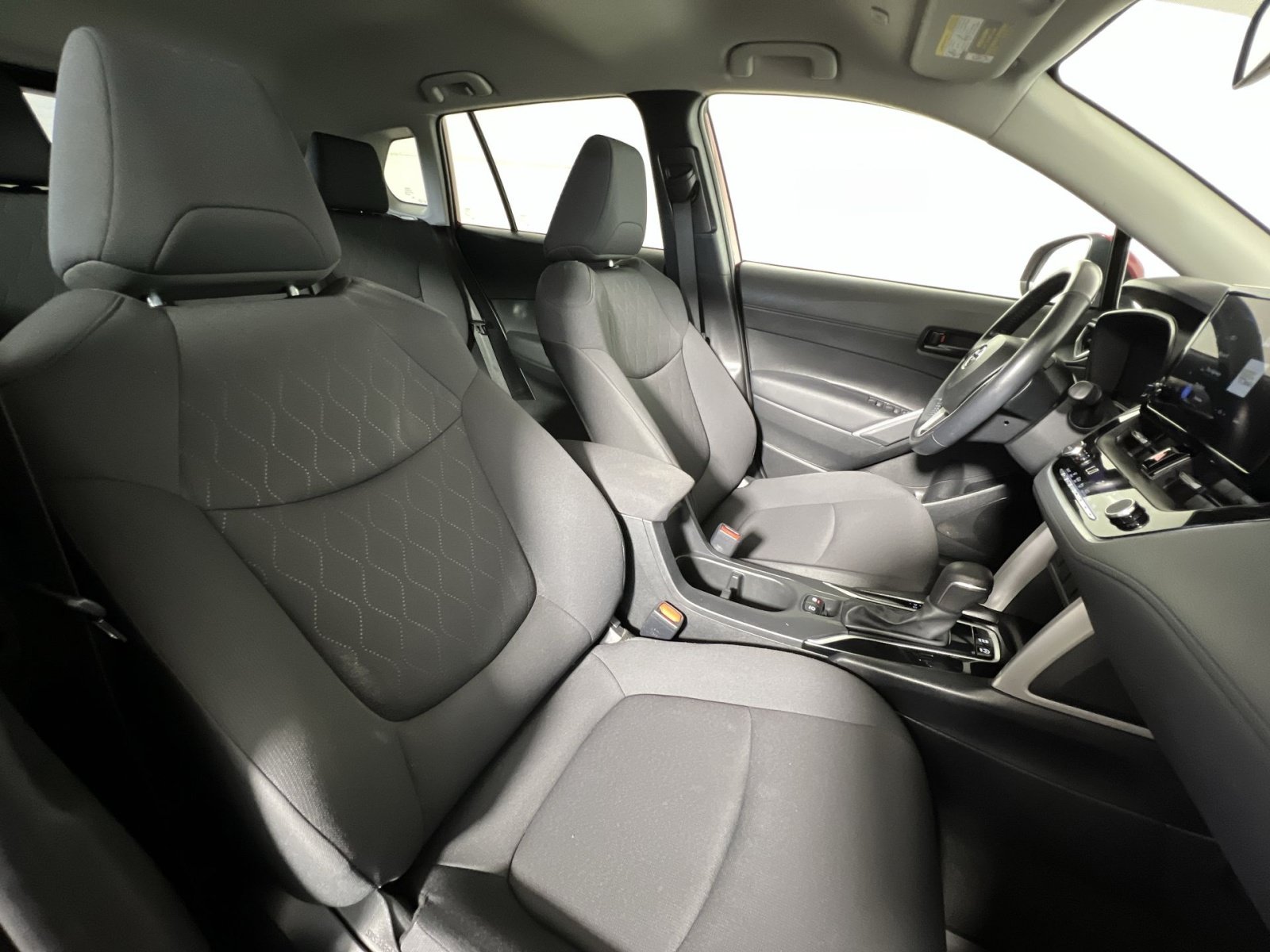 Used 2023 Toyota Corolla Cross LE AWD/4WD image 25