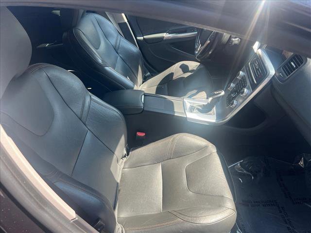 Used 2018 Volvo V60 T5 Cross Country Platinum image 24