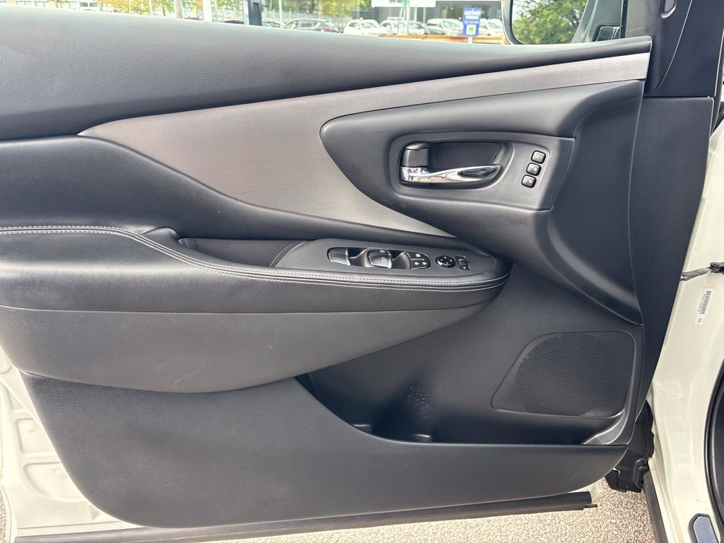 Used 2020 Nissan Murano SL w/ Moonroof Package AWD/4WD image 10