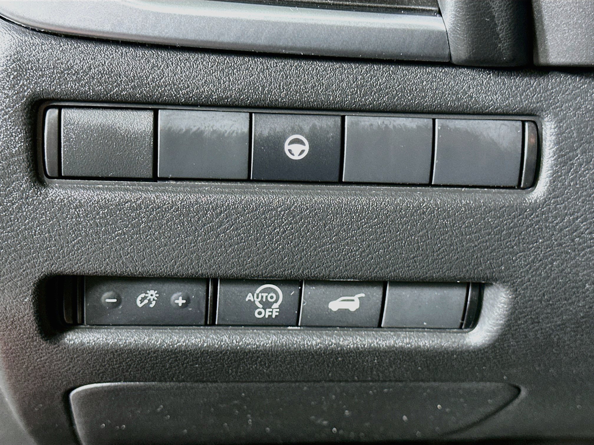 Used 2026 Nissan Rogue SV FWD image 17