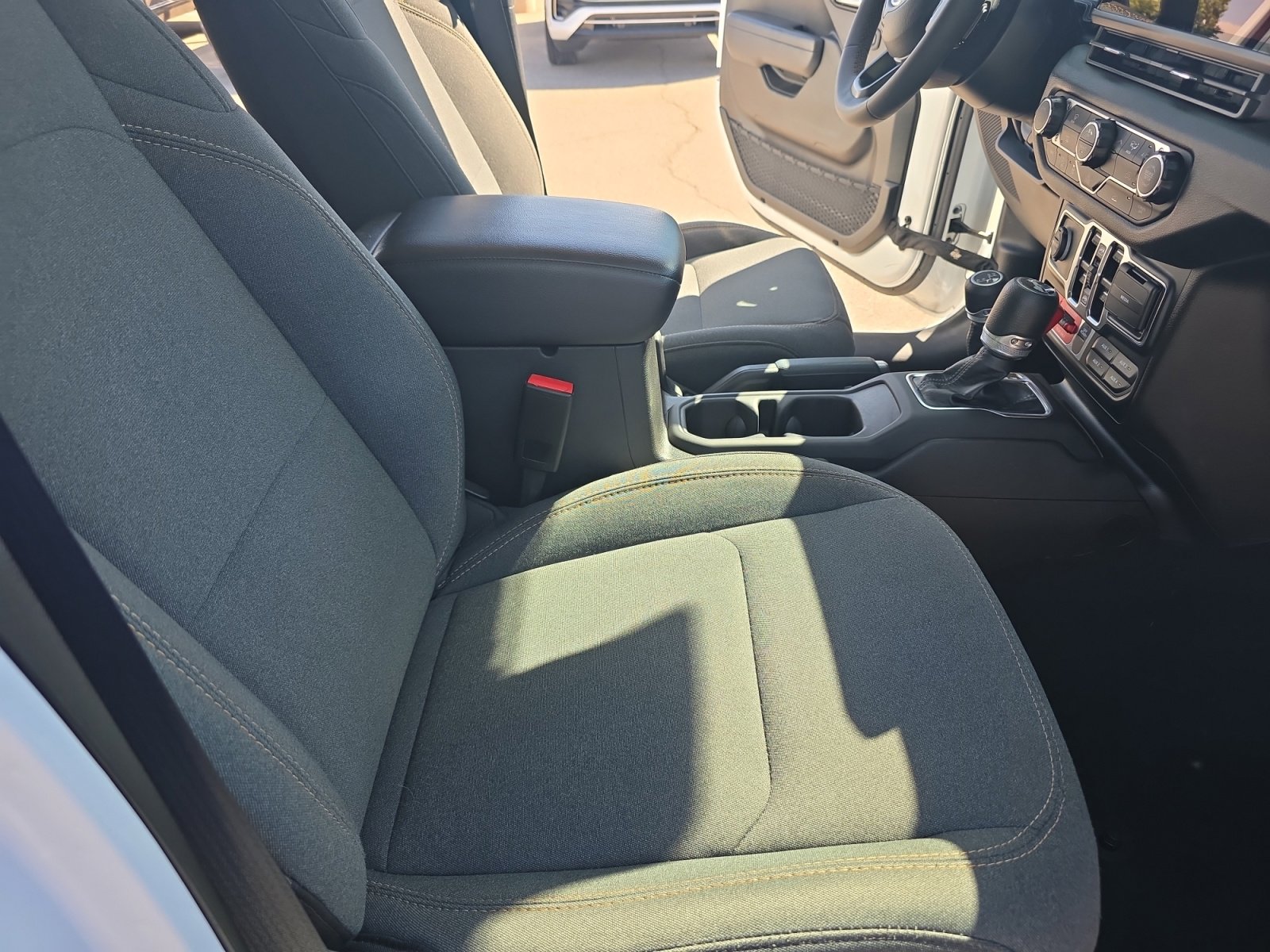 Used 2024 Jeep Wrangler Willys image 19