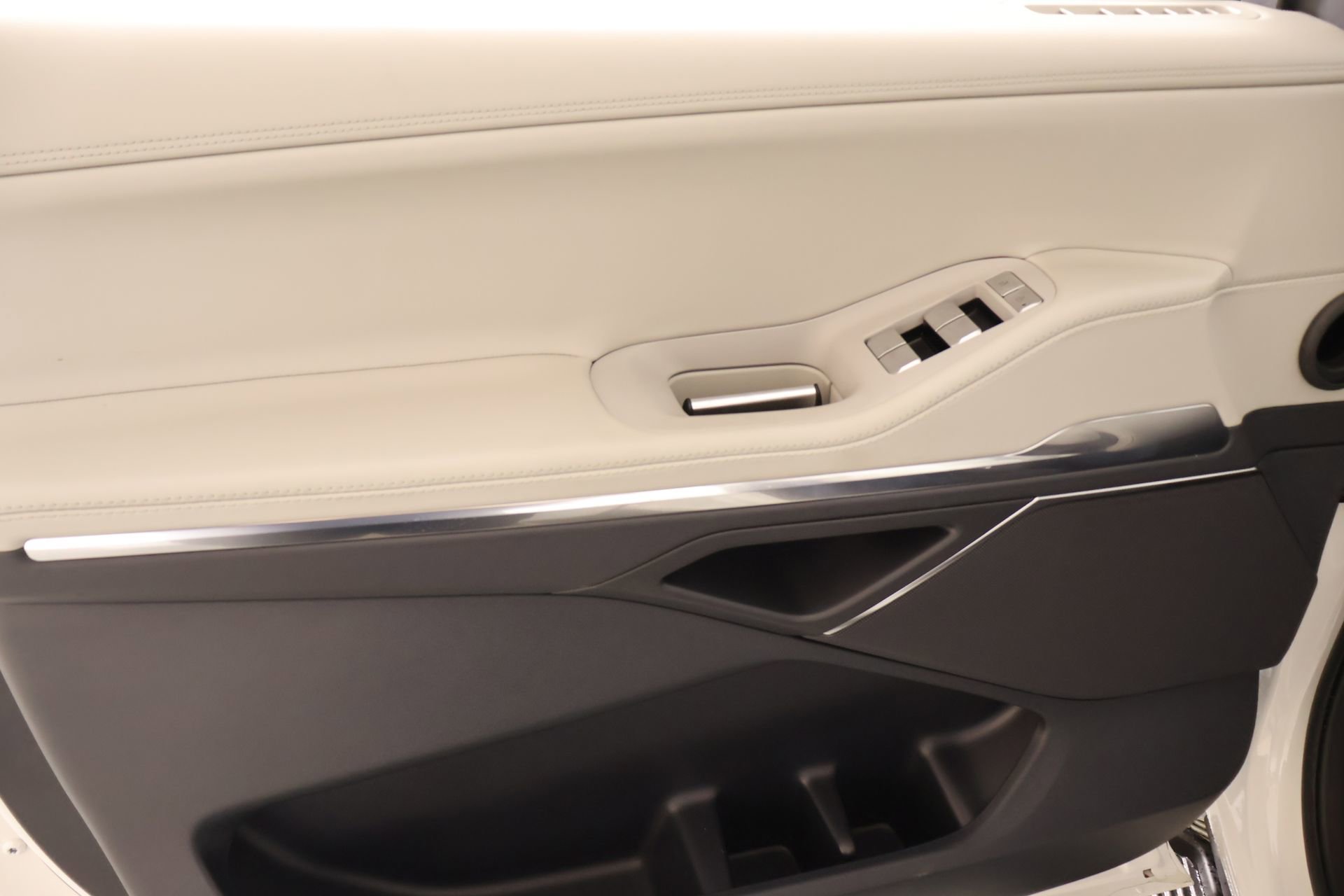 New 2026 Lincoln Navigator Premiere image 17