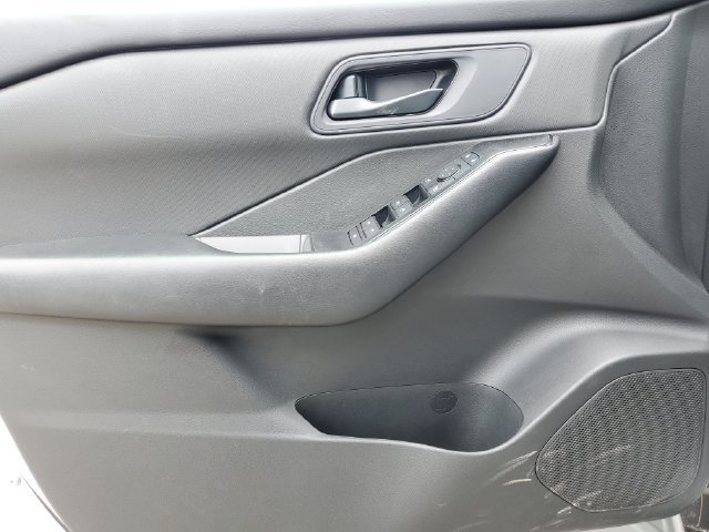 Used 2024 Nissan Rogue S AWD/4WD image 20