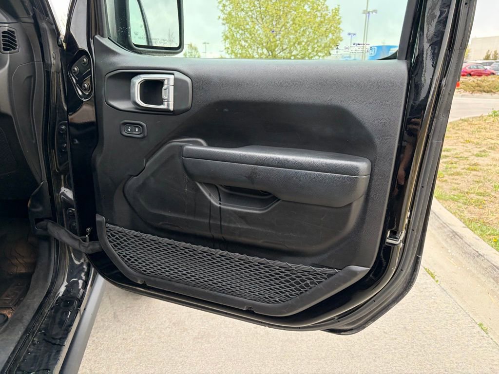 Used 2022 Jeep Wrangler Rubicon w/ Cold Weather Group image 18